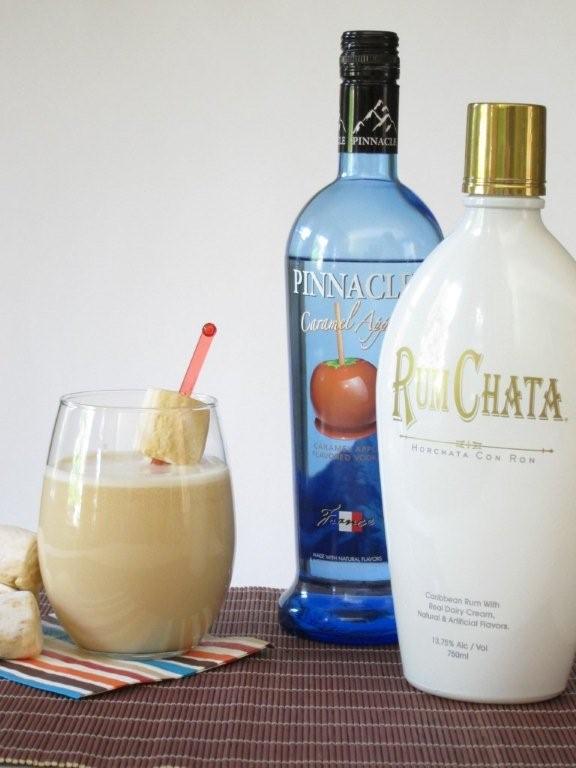 Caramel Apple Pie Cocktail - #pinnacle #rumchata #cider