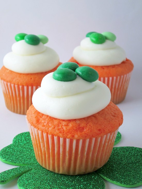 Easy St. Paddy's Day Cupcakes | Shake Bake and Party