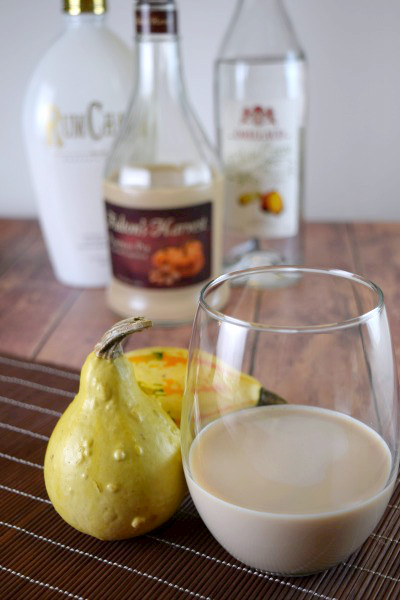 Pumpkin Snickerdoodle Cocktail - a creamy, drinkable version of the classic cookie, with an autumn inspired twist!